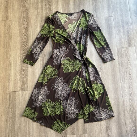 BCBGMaxAzria Dresses & Skirts - BCBG Maxazria Abstract Print V-Neck Wrap Dress With Tie Waist Sz XS Brown Green